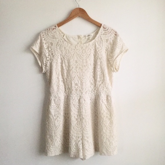 Monteau Dresses & Skirts - Monteau Lace Cream Romper ❤️ XL☀️summer 💕